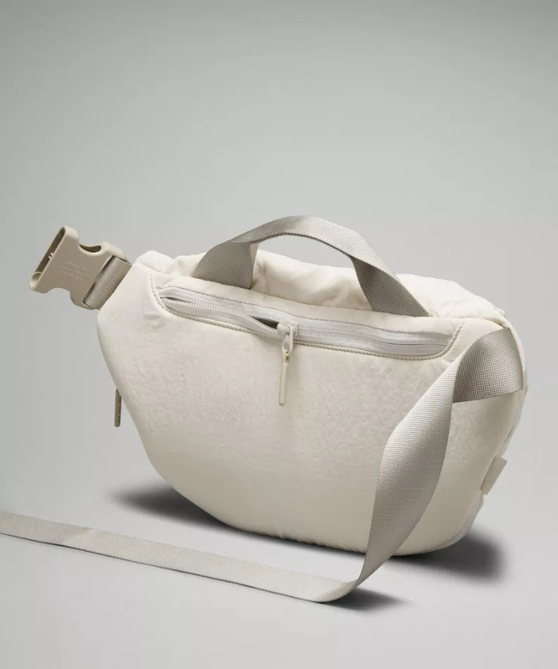 Curved Crossbody Bag 3L
