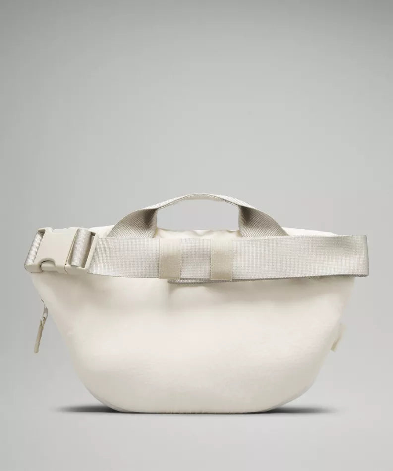 Curved Crossbody Bag 3L